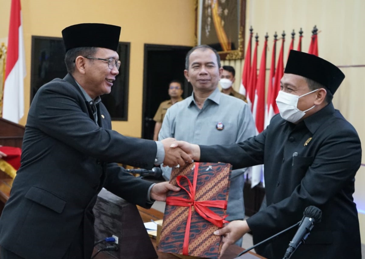 Paripurna Dewan, Dani Ramdan Berikan Nota Penjelasan Tiga Raperda