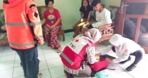 PMI BERSAMA RELAWAN TURUN BANTU WARGA CIANJUR